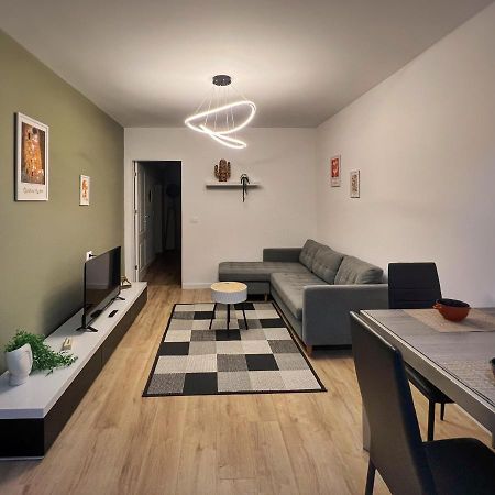New Bazaar Cane Apartment 3 Tirana Bagian luar foto