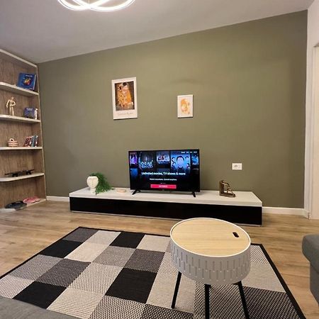 New Bazaar Cane Apartment 3 Tirana Bagian luar foto
