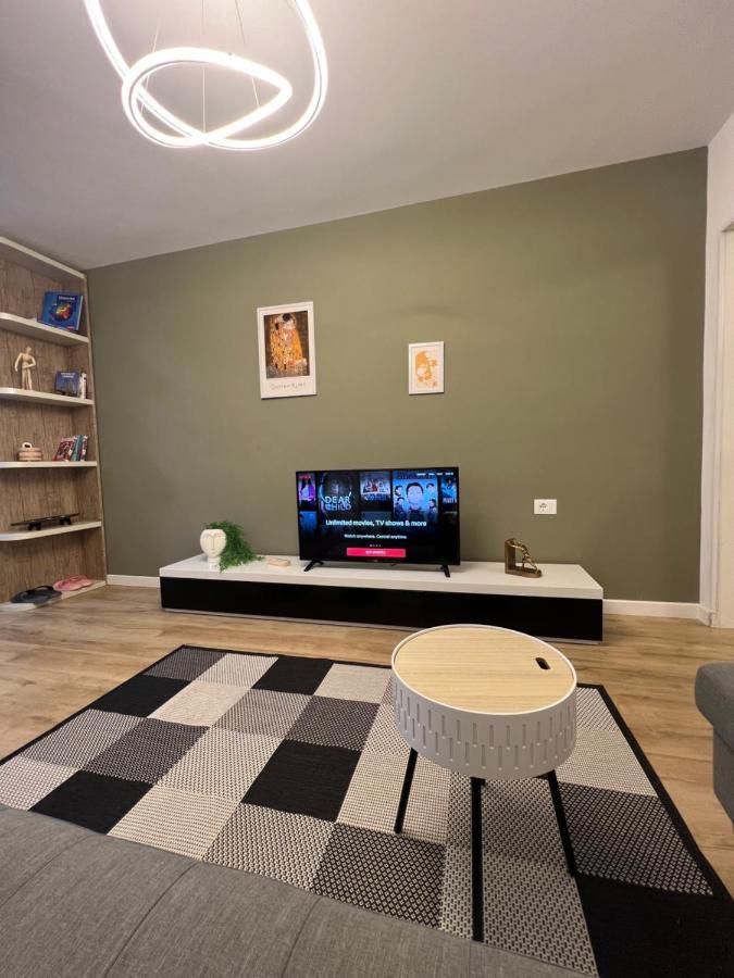 New Bazaar Cane Apartment 3 Tirana Bagian luar foto